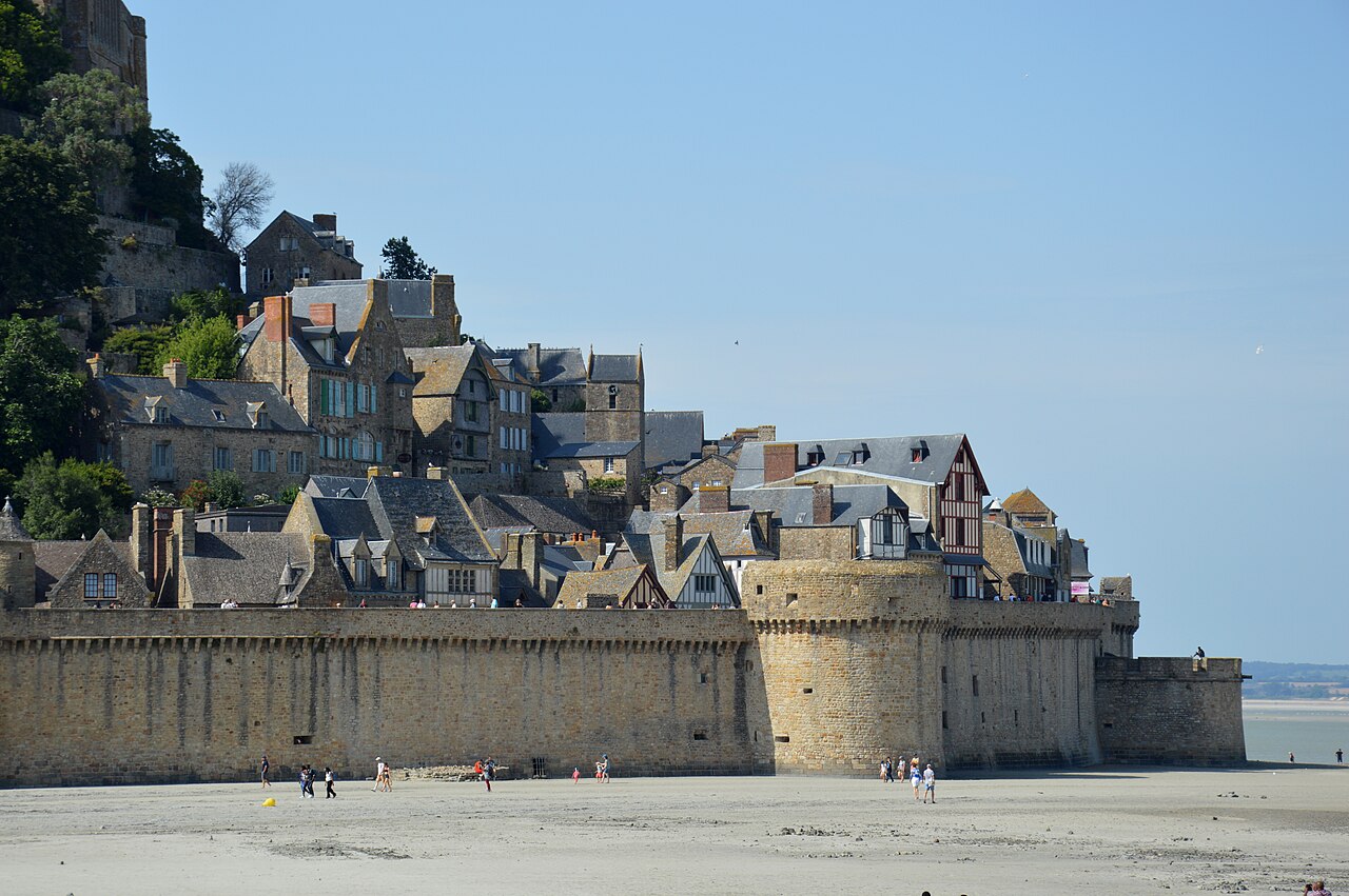 Mont-Saint-Michel – village et remparts