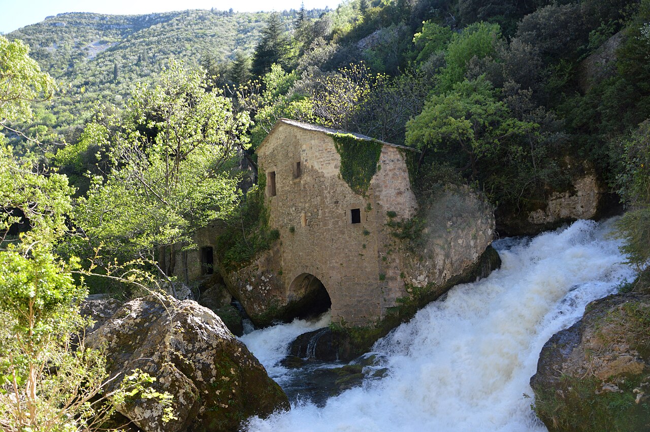 Moulins de la Foux et résurgence de la Vis