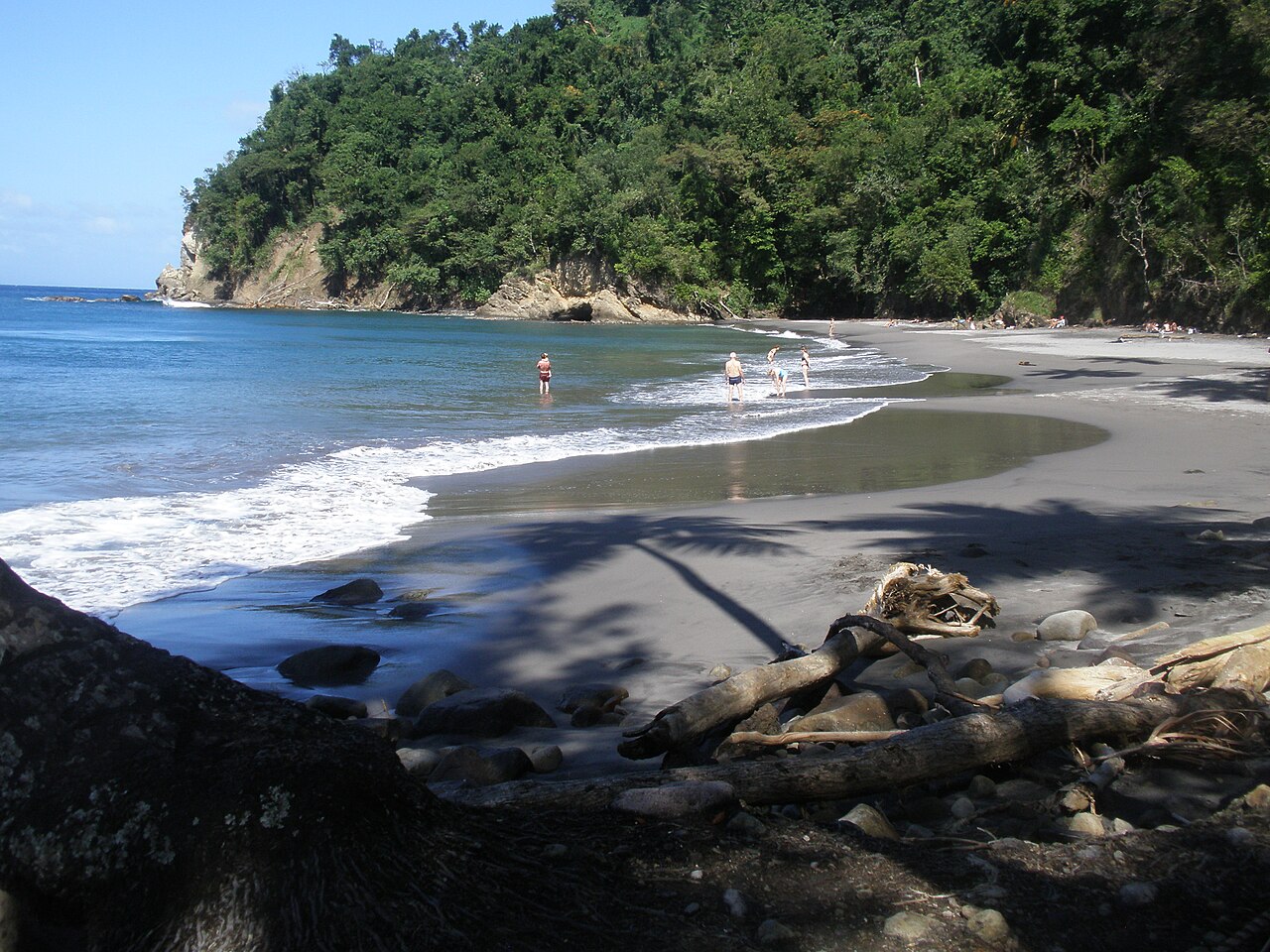 Anse Couleuvre : promenade sur une plage volcanique